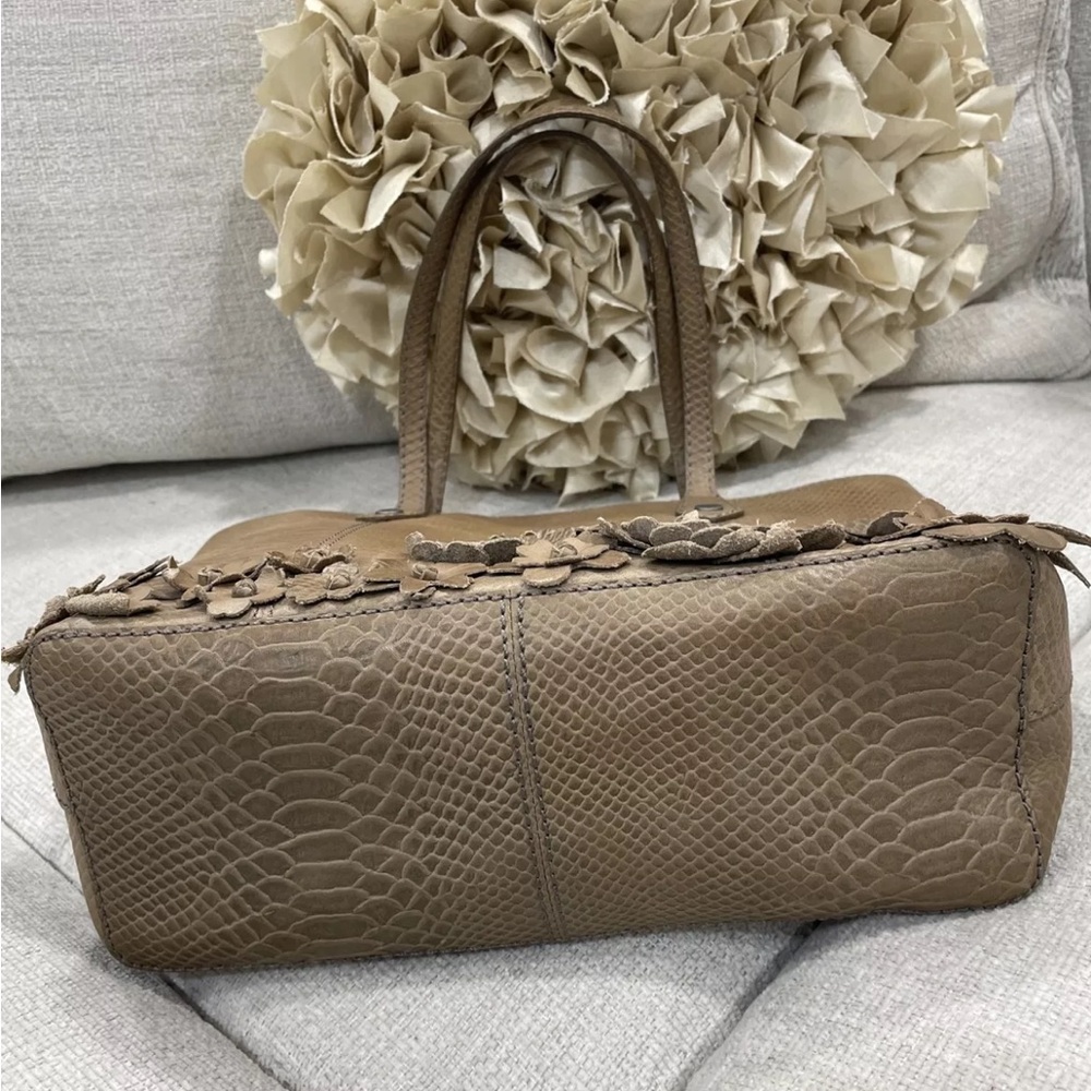 🤍🩶Frye Melissa 3D Floral Snake Embossed Leather Tote $498 - Picture 9 of 16